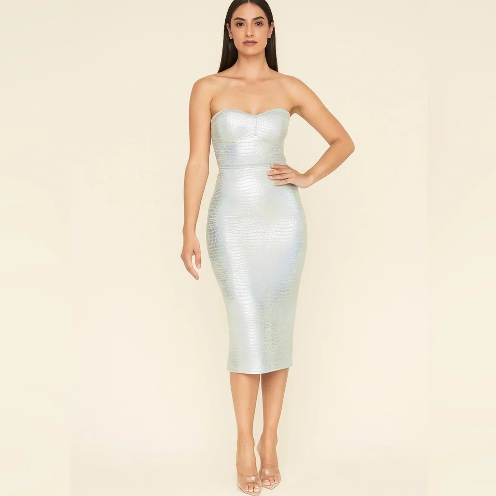 bcbgeneration silver dress NWT BCBGeneration Sz 4 Shiny Silver Pleated Mini Party Dress With Pockets